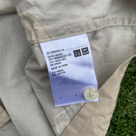Uniqlo Men's Short Sleeve Beige Button Up Shirt - Picture 4 of 4